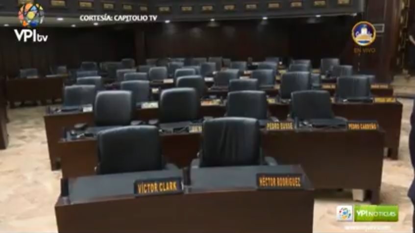 Bancada afecta al gobierno se retiró del debate bajo el argumento de que la Asamblea continúa en desacato. Imagen: Captura VPI Tv. 