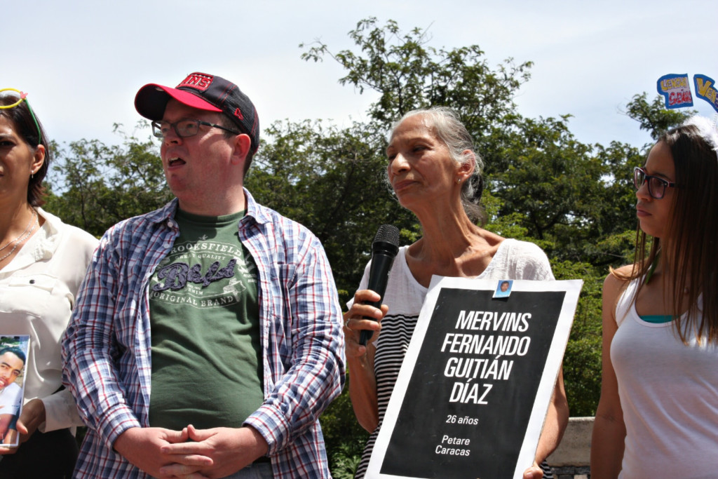Abuela de Mervins Guitian exigió justicia para todos los afectados por violaciones de derechos humanos. (Foto: Cosorven). 