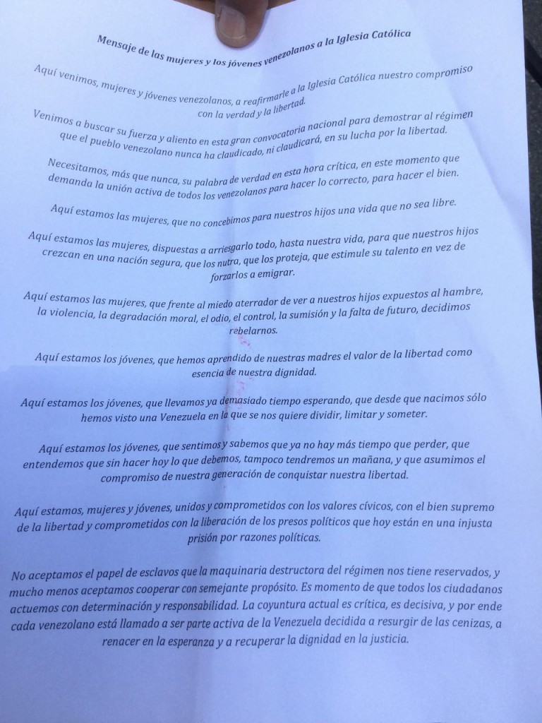 Comunicado de las mujeres y estudiantes universitarios a la CEV. (Foto: Diana García). 