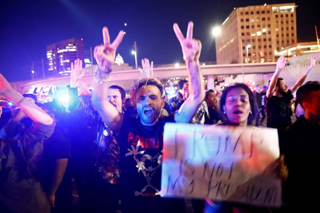 2016-11-10T083800Z_715116420_D1BEULZPGYAA_RTRMADP_3_USA-ELECTION-PROTEST
